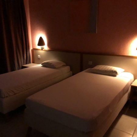 Hotel De L'Ocean แซ็ง-โปล-เล-ดักซ์ ภายนอก รูปภาพ